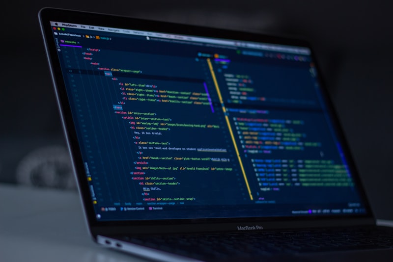 Migración de sistema legacy a Laravel con arquitectura moderna